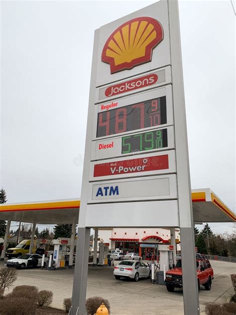 Gas price shell station - Shell in Toronto, ON. Carries Regular, Midgrade, Premium, Diesel. Has C-Store, Pay At Pump, Restrooms, Air Pump, Payphone, ATM. Check current gas prices and read ...